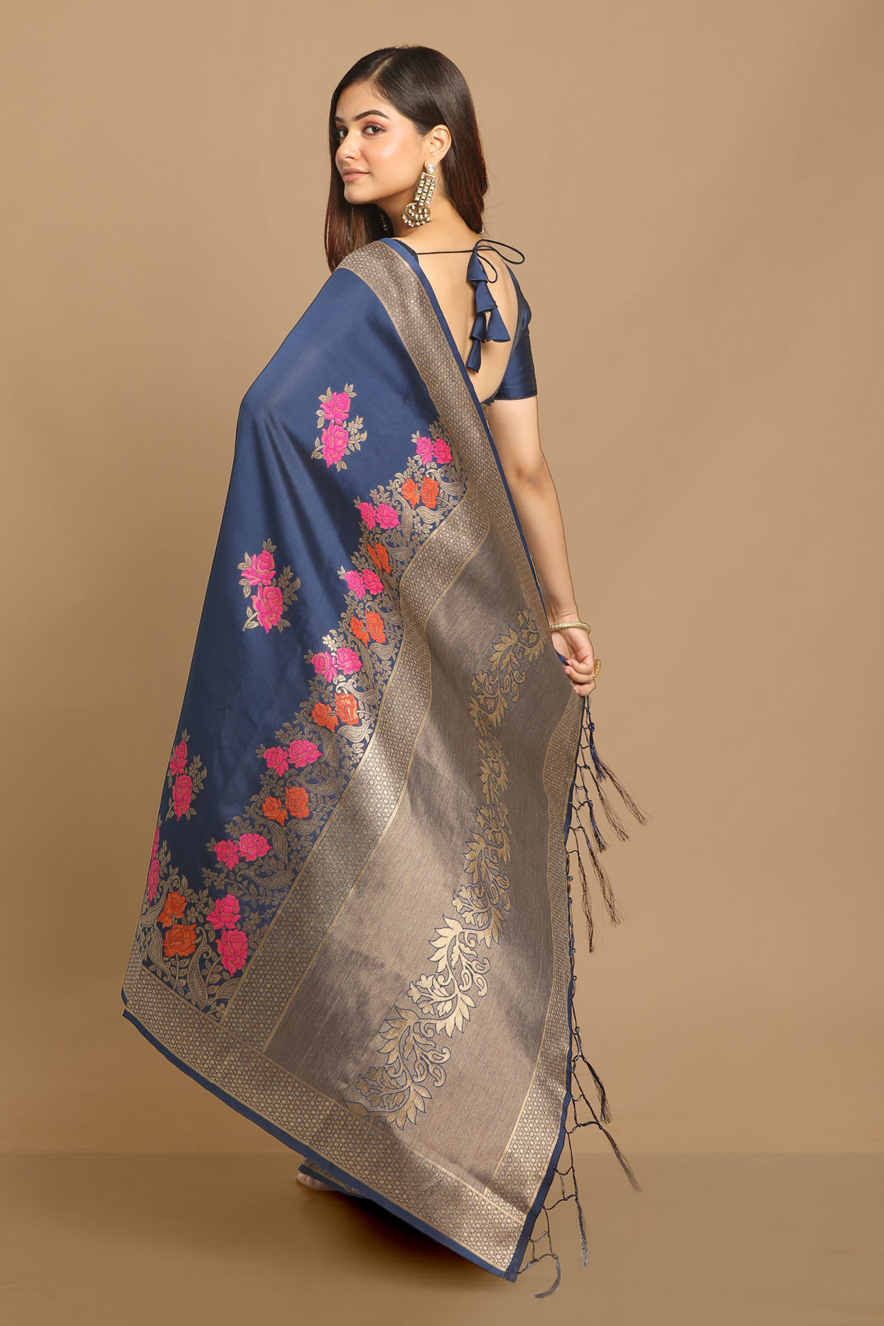 alt message - Mohey Women Trendy Indigo Blue Saree image number 3